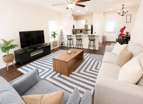 [KW1] NEW 3 King BR | Parking + Fully Stocked - Image 2