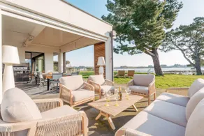 Luxurious property with exceptional sea view - Image 2
