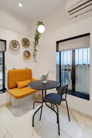 Aleo: Private 1 BHK in Charming Bungalow - Image 3