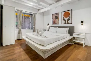 Sofia 1BHK in Khar W by Square One Stays - Image 2