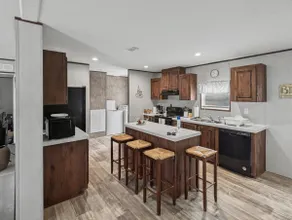 Quiet & Large Home Close to Shopping & Beaches - Image 3