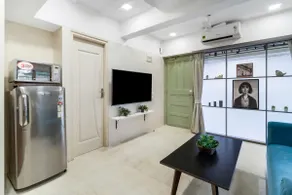 Dido Cozy 1BHK in Trendy Bandra – Stylish Stay - Image 3
