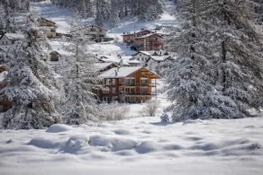 Penthouse duplex with sauna & mountain views - Image 4