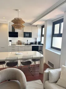 Exclusive 7th floor apartment in Plaza de España - Image 3