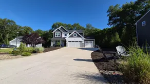 Luxury retreat w/heated pool minutes to Downtown N - Image 2