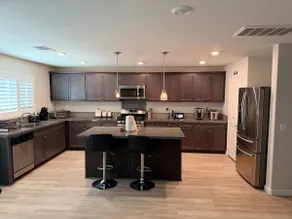 Sleeps 12, near Victoria Gardens & Ontario Mills - Image 2