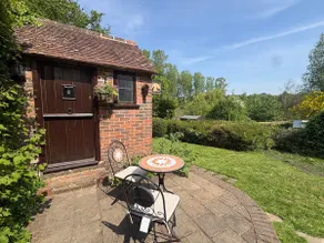 Little Vine Cottage in the grounds of Leeds Castle - Image 3