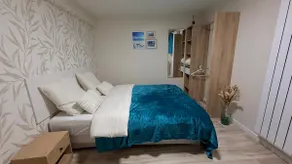 Elegant Family Apartment, Sublime Turquoise & Golden - Image 4