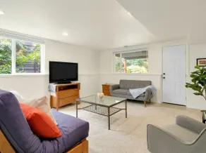 Peaceful two bedroom close to beach and downtown - Image 2