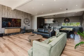 Golden Circle Lux Cabin/Cinema & Aurora Glasshouse - Image 4
