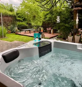 Garden Spa Suite - Private Sauna & Whirlpool - Image 2