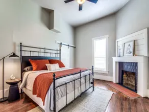 Cozy Downtown 3BR Retreat near Lake Ray Roberts - Image 2