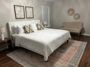 Walk to USA Baseball • Sleeps 10 • Near Navy Base - Image 3