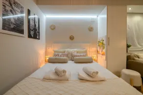Antonio's Apartments, Urban Oasis Apartment - Image 5