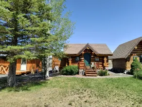 The Bears Den. Quaint cabin great for couples. - Image 3