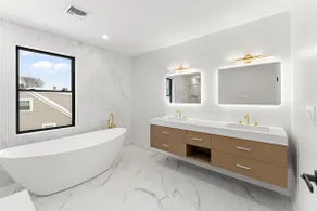 Elegant & Spacious Stay in the Heart of Needham - Image 5