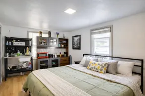 Cozy Private Studio Near the lake + Kitchenette - Image 3