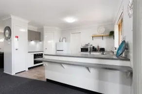 Quiet Area, Modern Home, Close to Ipswich CBD - Image 3
