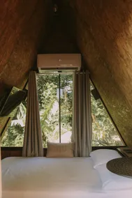 Chalet with hot tub and fireplace in the midst of nature - Image 3