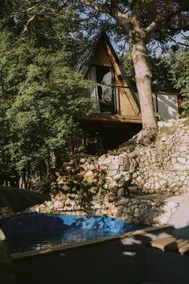 Chalet with hot tub and fireplace in the midst of nature - Image 2