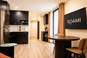 Roami at the Fitz | 1BR sleeps 4 | gym - Image 3