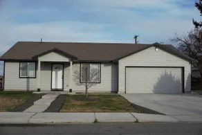 Cozy Home in a Peaceful Neighborhood - Image 2