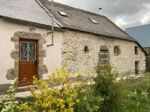 Old farmhouse in nature - Image 4