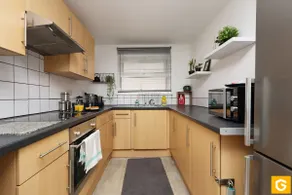 Spacious 3-Bed Contractor Base Sleeps 6 Free Parking Cardiff City - Image 3