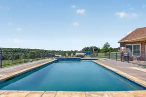 Pool, Pickleball, turf field, bat cage Sleeps 14 - Image 2