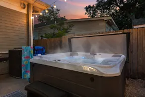 Luxury Historic Home/Hot Tub/Fire Pit/Sleeps 10 - Image 4
