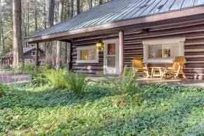 Restored log cabin with classic porch - near river - Image 4