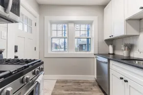 Pet-Friendly 2BR Near Edgewater with Parking - Image 5