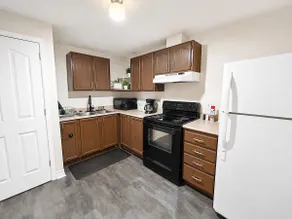 Cozy 2BR Retreat • Beach, Parks • 20 Min to Ottawa - Image 3