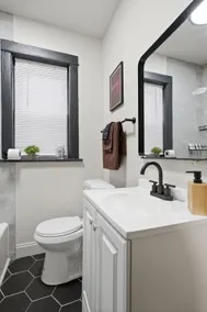 Tower Grove 3BR | Stylish Family Stay - Image 3