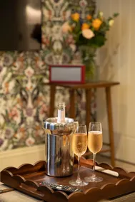 Tunbridge Wells Stylish Pantiles Apartment - Image 3