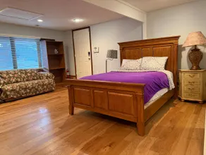 Studio with a private entrance and bathroom - Image 4