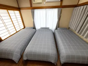 “Sleeps up to 5 people” Entire home | Near AEON Mall Zama | Quiet residential area with rows of cherry trees - Image 2