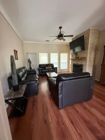 Farmhouse in Red Oak - Image 4