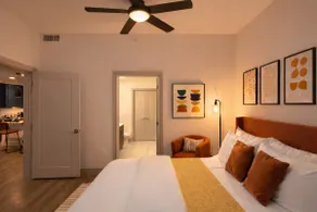 Pool View | Sleeps 6 | Walk to NRG | Free Parking - Image 4
