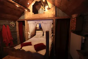 Small Chalet Le Clopet with Jacuzzi - Image 4