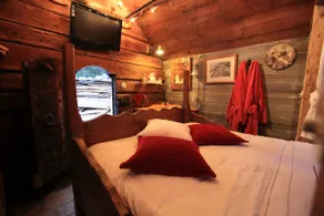 Small Chalet Le Clopet with Jacuzzi - Image 3