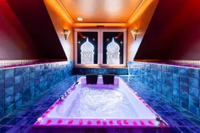 Palace of the 1001 Nights with Private Jacuzzi - Image 3