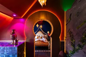 Palace of the 1001 Nights with Private Jacuzzi - Image 2