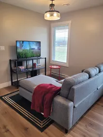 Hills Edge Walkout Apartment - Image 2