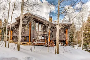 Large freestanding home with hot tub & WiFi - walk to ski access - Image 2