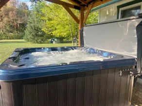 Cozy Autumn lake escape. Hot tub•Fire pit•Swings - Image 5
