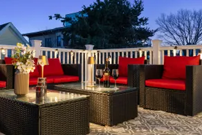 SkyDeck Stylish Stay - Image 3