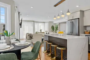 SkyDeck Stylish Stay - Image 2