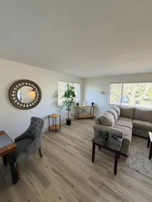 The Junction Retreat! Amazing location! Large 3br. - Image 5