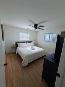 The Junction Retreat! Amazing location! Large 3br. - Image 3